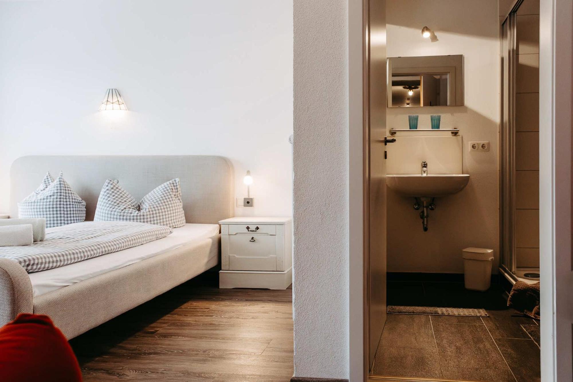 Doppelzimmer mit Balkon